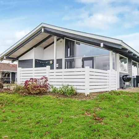 2 Bedroom In *
