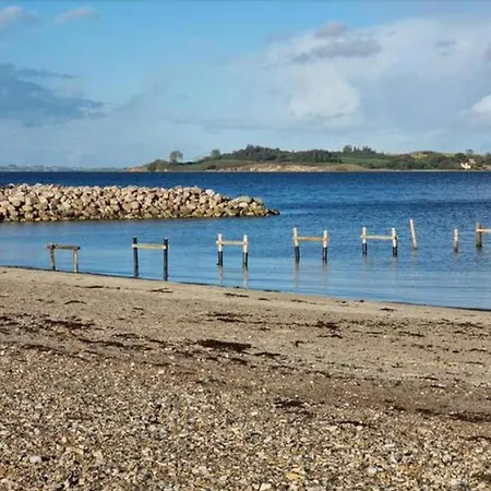 2 Bedroom Awesome In Semesterbostad Aabenraa