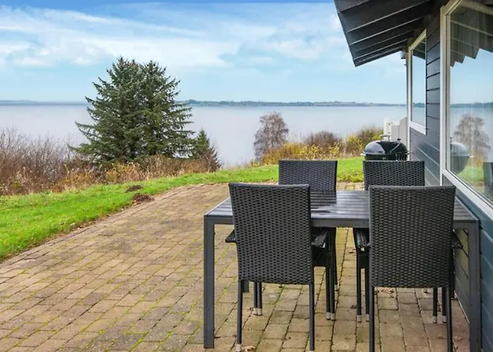 2 Bedroom Awesome In Semesterbostad