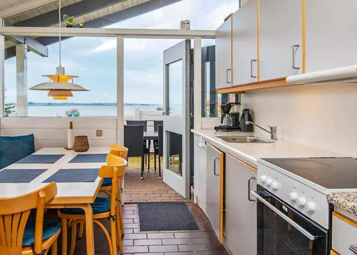 2 Bedroom Awesome In *