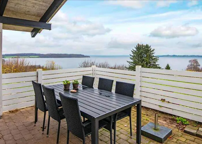 2 Bedroom Awesome In Aabenraa