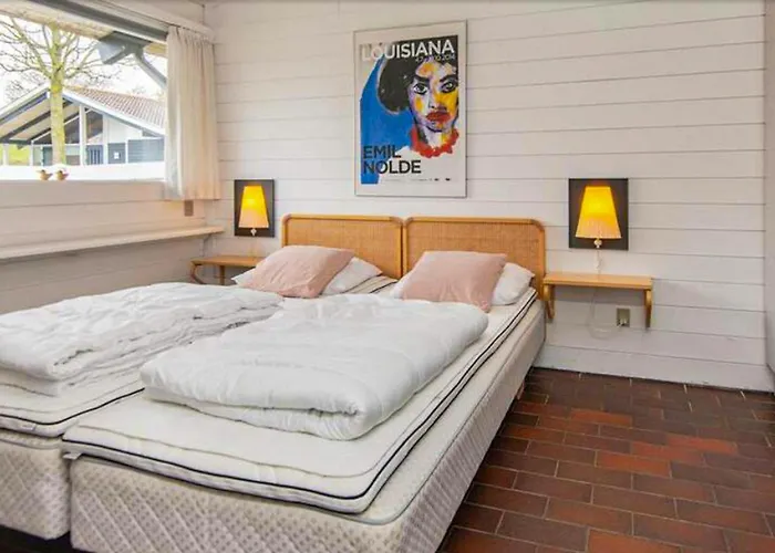 2 Bedroom Awesome In Semesterbostad